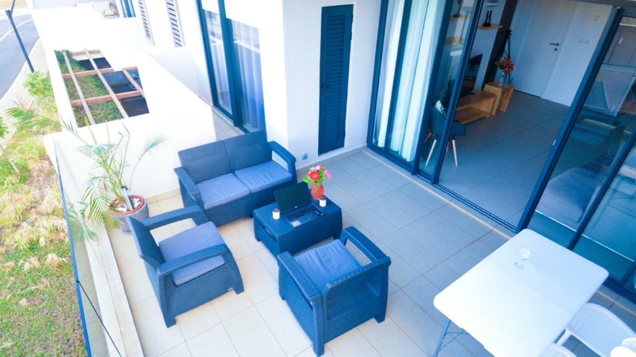 Azuri Resort -Sea View & Golf Luxury Apartment Roches Noires Bagian luar foto