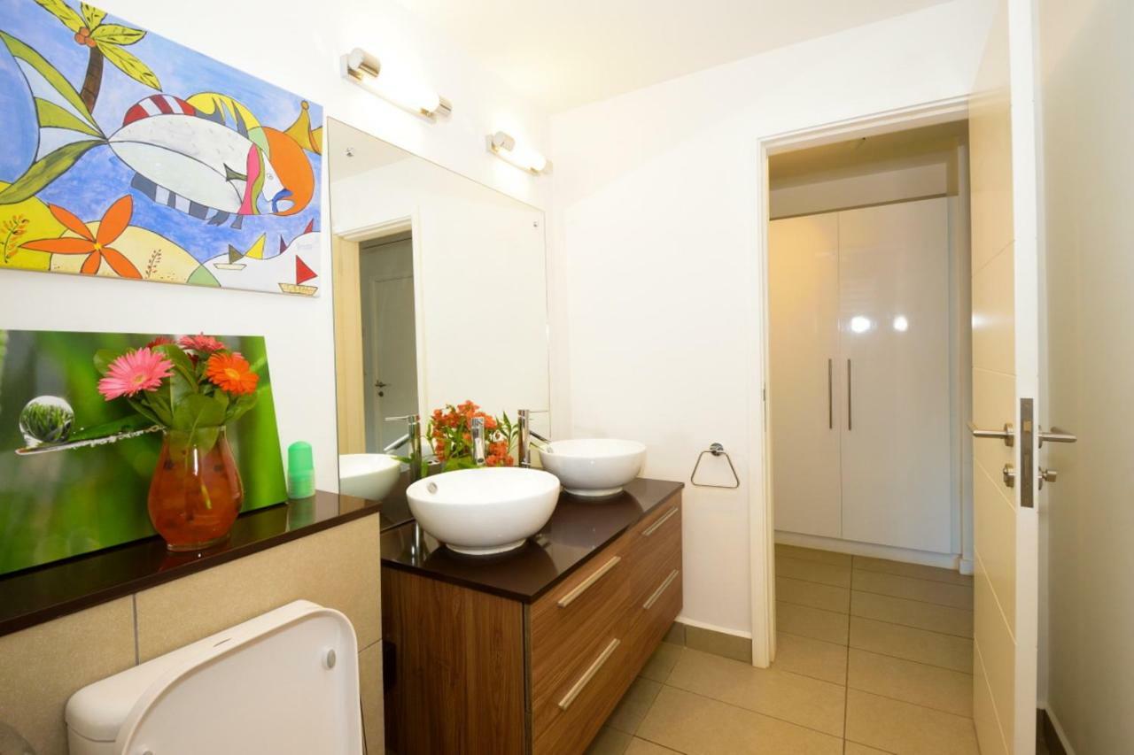 Azuri Resort -Sea View & Golf Luxury Apartment Roches Noires Bagian luar foto