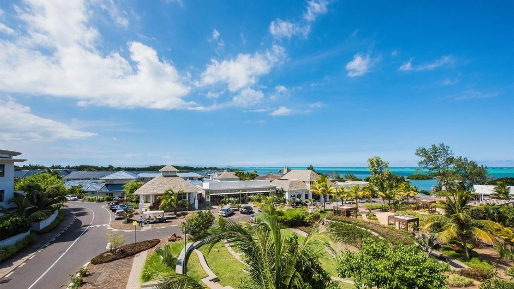 Azuri Resort -Sea View & Golf Luxury Apartment Roches Noires Bagian luar foto