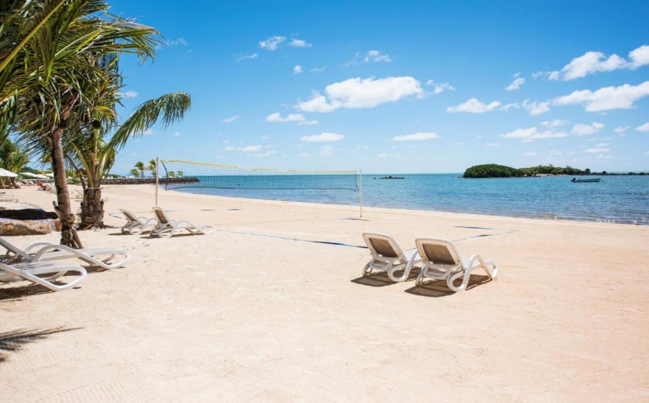 Azuri Resort -Sea View & Golf Luxury Apartment Roches Noires Bagian luar foto